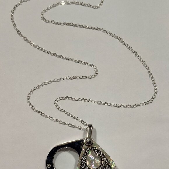 Magnifying Glass Mother of Pearl Ornate Style Embellishment Pendant Loupe Neckla - Picture 9 of 11